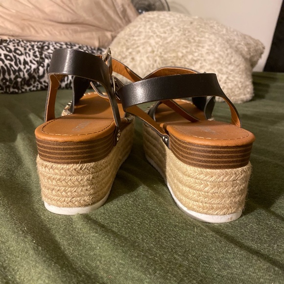 Platform sandals - Picture 3 of 4